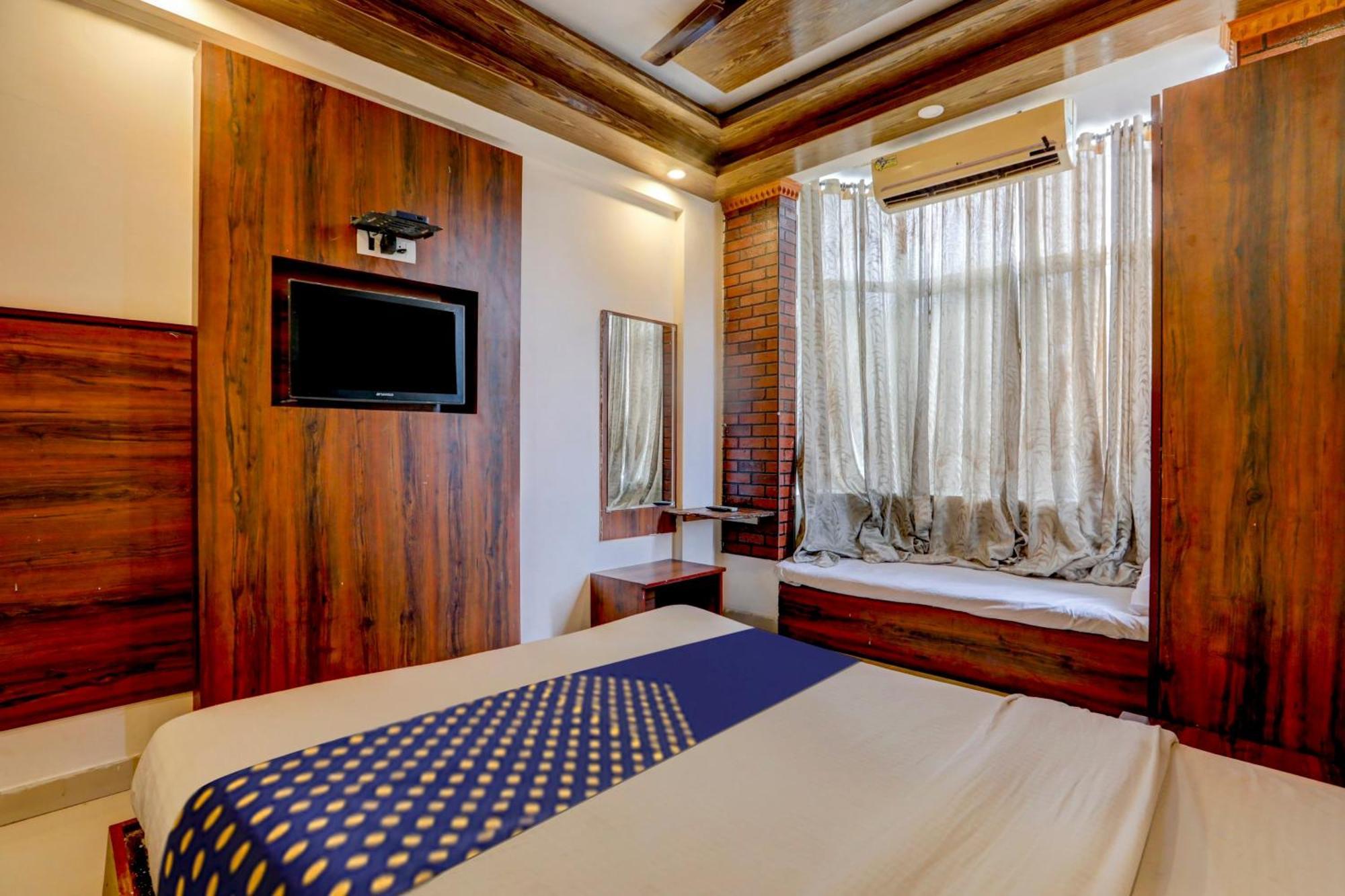 Hotel O Rajdhani Group Of Hotels Májszúr Kültér fotó